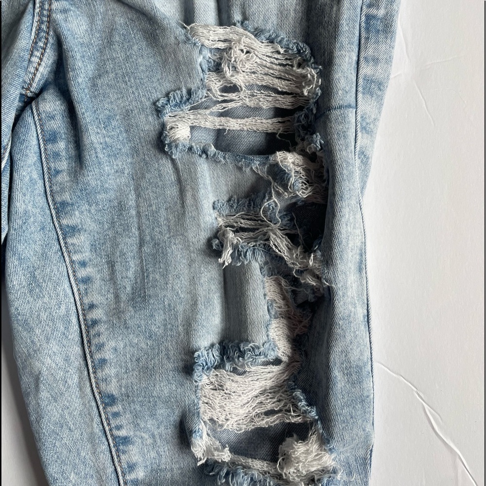 American eagle ripped jeans